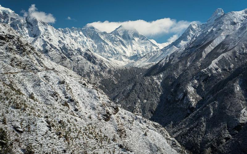 连绵的雪山